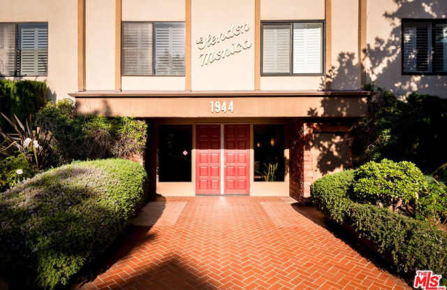 Photo of 1944 Glendon Ave unit: 309