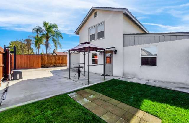 4134 N Maroa Ave - B