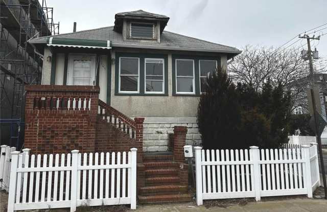 105 Illinois Avenue