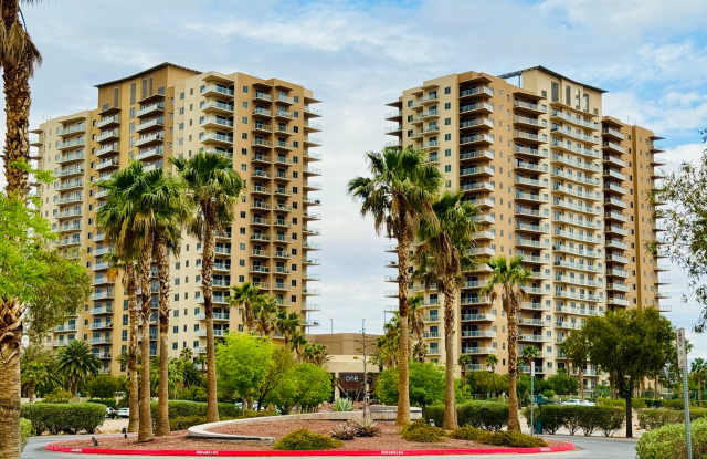 Modern High-Rise Condo with Stunning City and Mountain Views-Near LV Strip, Allegiant Stadium, Town Square and the airport!