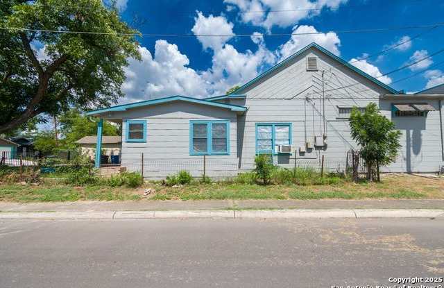 1228 W Mayfield Blvd
