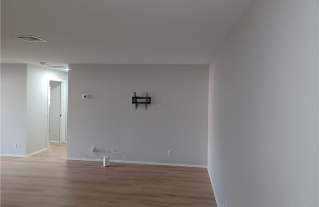 937 SE 23rd Place unit: 1-5