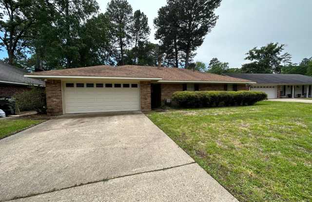 Photo of Southern Homes, 3 Bed, 2 Bath WITH Pool!