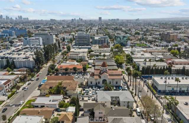 1628 N Alexandria Avenue