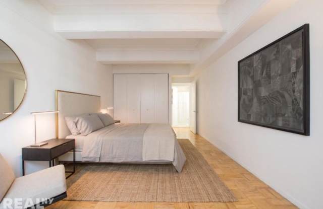101 W 55th St