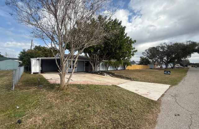 Welcome to your private Florida retreat in Palmetto!