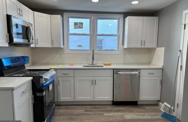 Photo of 819 W 2ND Street