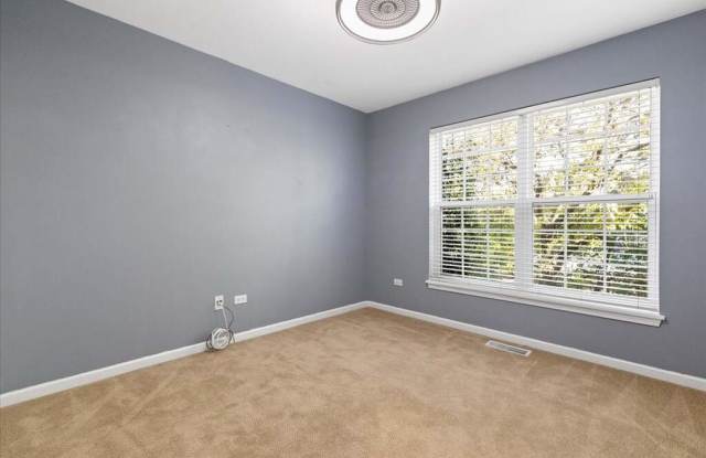 3817 N Milwaukee Ave