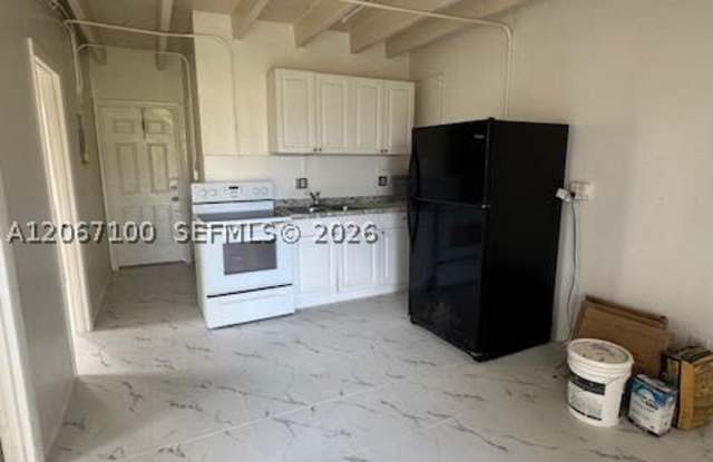 134 SW 3rd Ct