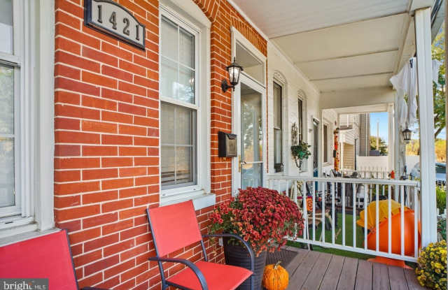 Photo of 1421 RACE Street