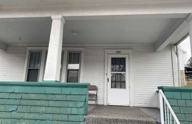 Downtown - 3 Bedroom House - Available 05/20/2026