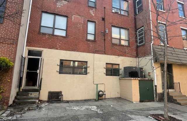 1900-00 PINE Street