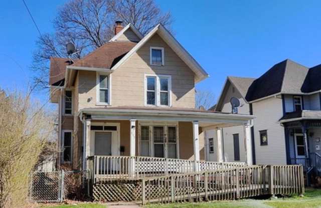 Photo of 975 Grant Ave