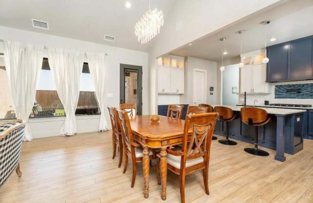 1205 Buckingham Avenue