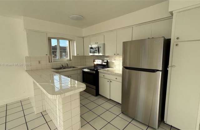 327 NE 1st St # 1