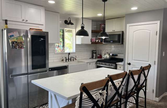 905 Charter Oaks Court