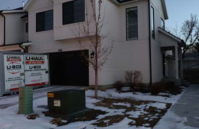 Beautiful-Pristine 4 Bedroom Condo for Rent in Midvale