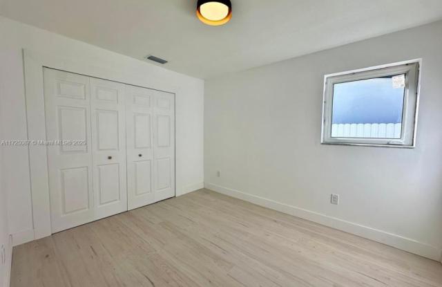 629 SW 4th St
