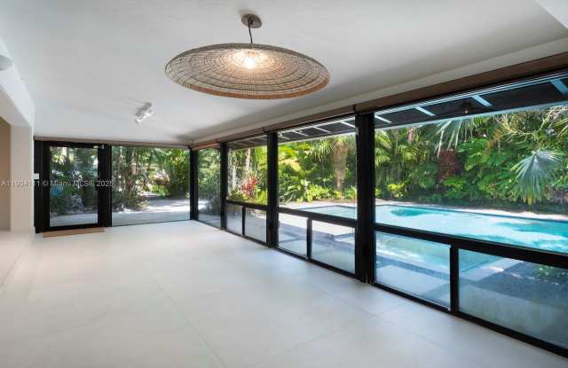 Photo of 1107 NE 118th St