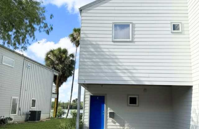 1226 Lakeside Boulevard