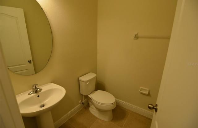 7637 ALOMA PINES COURT