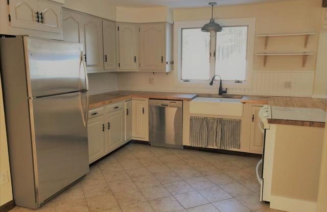 Single Family Home On 6 Acres Of Land