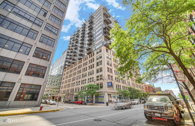 Photo of 565 W QUINCY Street unit: 1805