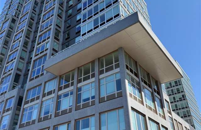 Center Blvd at Hunters Point South