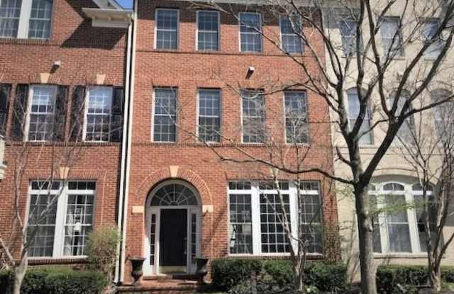 1115 CRESTFIELD Drive