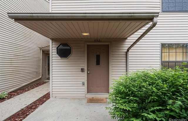 Photo of 4921 OAK HILL Drive