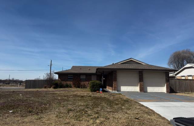 1602 NW 50th | $1,400/mo | 3 Bed | 2 Bath | 2-Car Garage