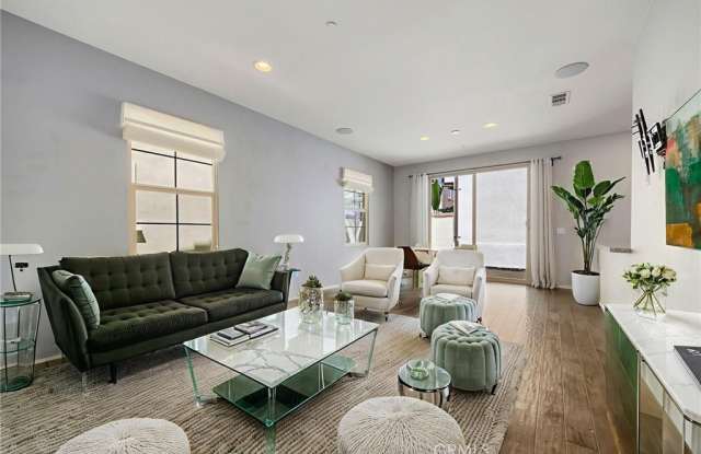 691 E Valencia Street