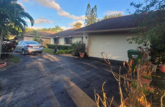 9920 SW 8th