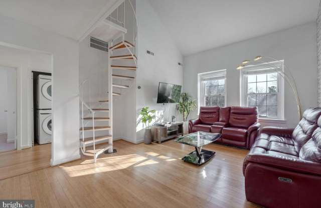 2950 S COLUMBUS Street unit: C2