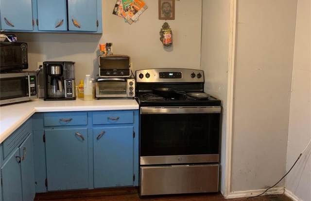 1032 Karendale Avenue SW unit: Houseshare #