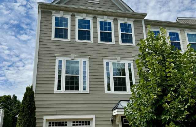 2518 AVEMORE POND RD