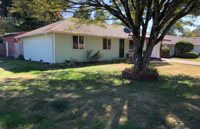 3 bedroom 1 bath house in Eugene! MOVE IN SPECIAL!