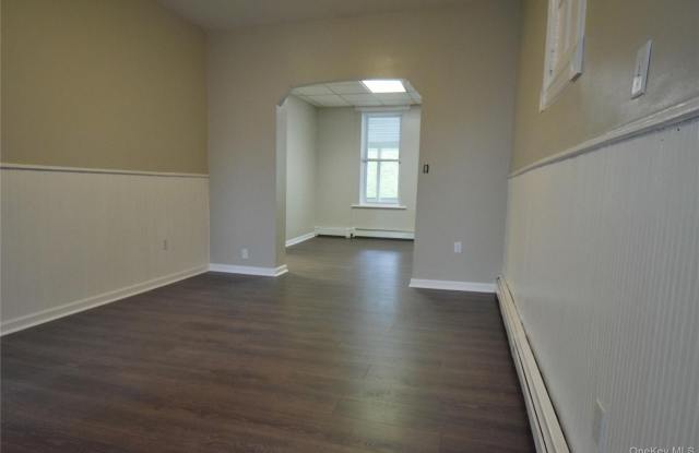 12 Railroad Avenue unit: Floor 2