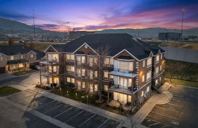 Photo of 13528 S VENICIA Way unit: 9