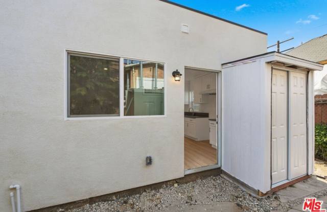 222 E Vernon Ave unit: 3/4