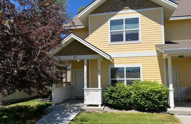 Mid-Term Unfurnished, 3 Bed 2.5 Bath Condo