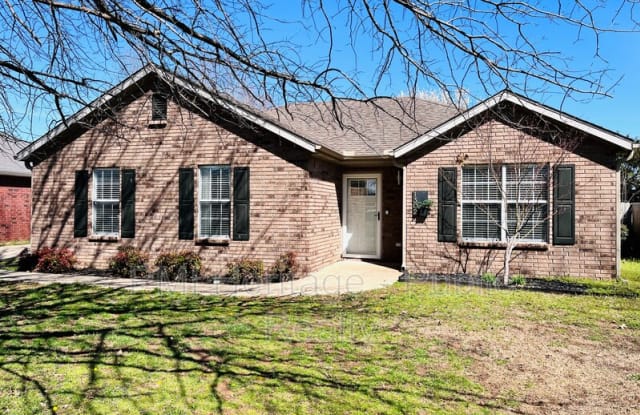 1302 N Tradition Ave - 1302 Tradition Avenue, Fayetteville, AR 72704