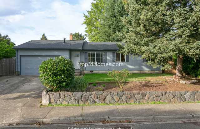 Quaint Ranch Style Home with Fenced Yard!