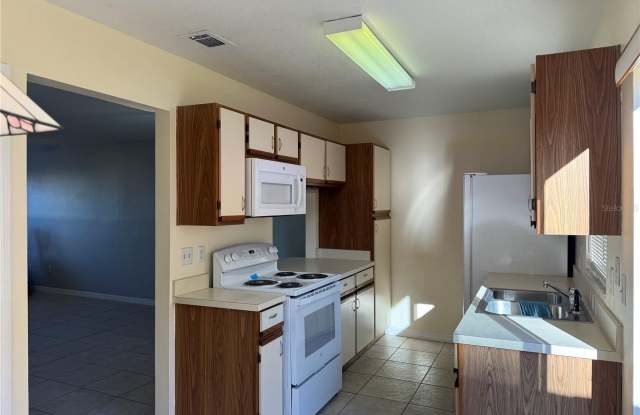 6290 ARLINGTON COURT