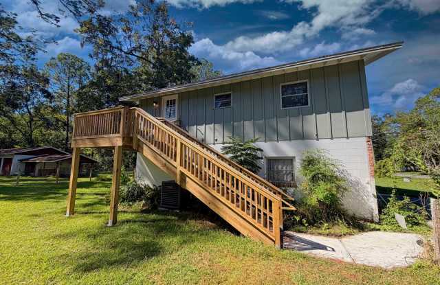 Photo of Cozy Completely Remodeled 2nd Floor Duplex with 2 bedrooms and 1 bathroom.