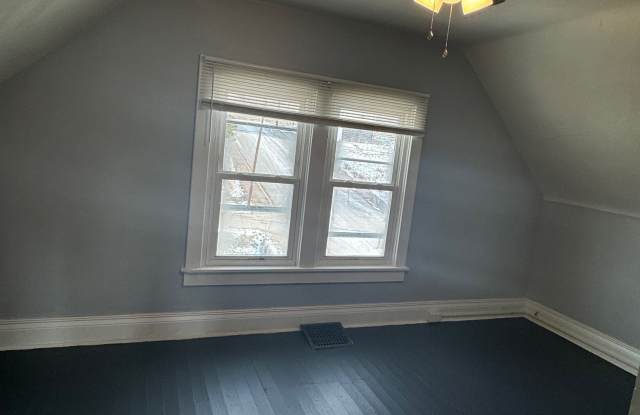 1800 Victoria Avenue - 2