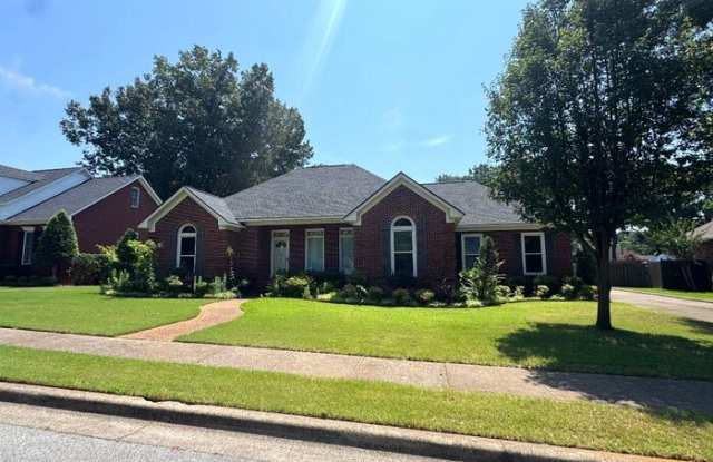 304 Bay Hill Way Southwest