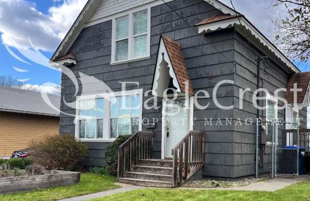 Charming 3BR Home with Spacious Yard & Bonus Living Space