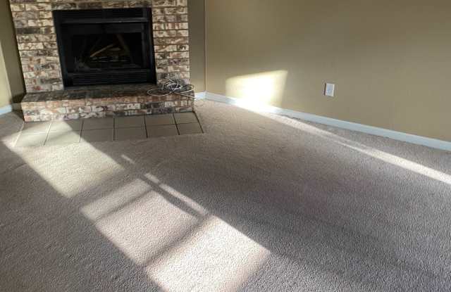 118 Northeast Greystone Drive