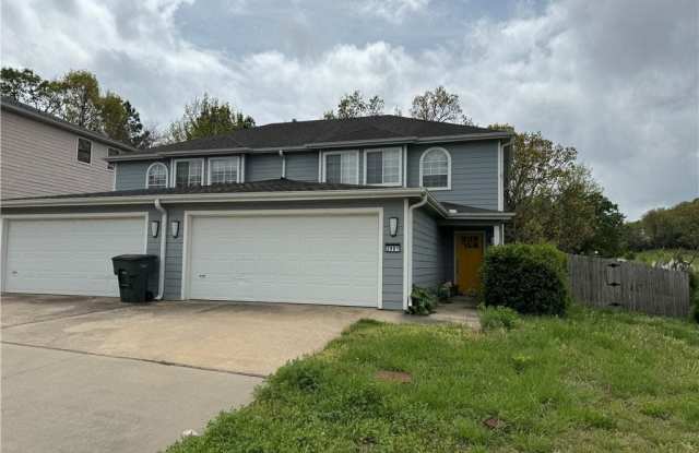 2901 Sterling  CT - 2901 East Sterling Court, Fayetteville, AR 72703